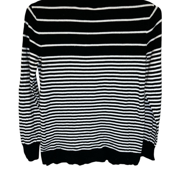 NEW “GAP” Black/White Striped Sweater 🌼 - Picture 2 of 5